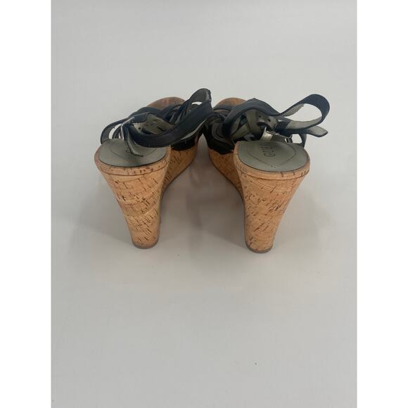 Guess Open Toe strapped Wedge Sandals - Picture 5 of 7